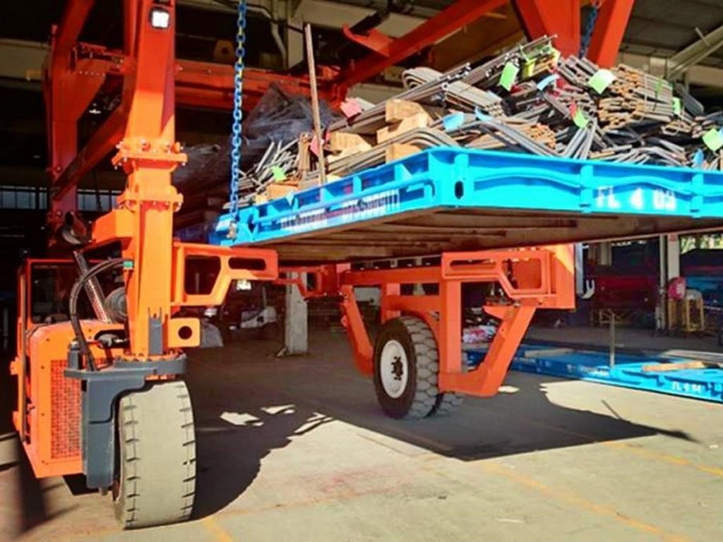 combilift straddle carrier