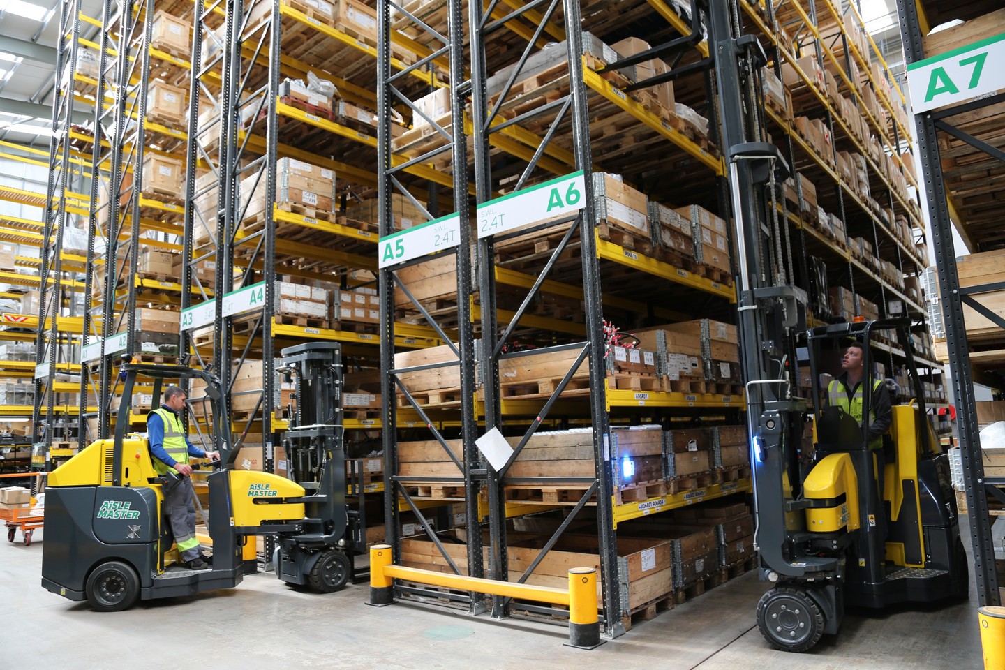 How Robotics Are Changing Order Picking in High-Velocity Warehouses